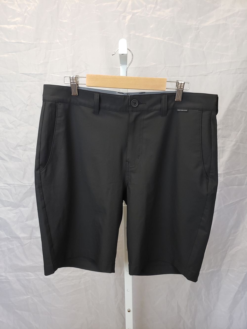 TravisMathew Black Golf Shorts Men's Size 33